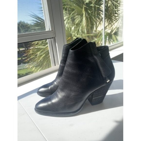 Dolce Vita Black Leather Ankle Boot Bootie Size 8.5 - Zipper "Inside Peeling" - Picture 1 of 10